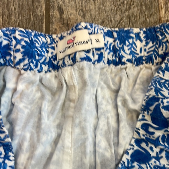 EUC Vineyard Vines shorts - Picture 2 of 3